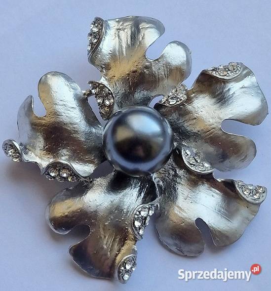 KOSTIUMOWA BROSZA Z DUŻĄ PERŁĄ W STYLU Częstochowa