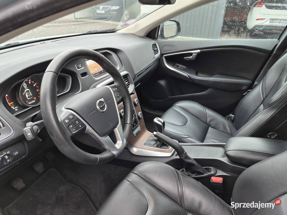 Volvo v40 Inscprition 20 benzyna 152 VAT marża Ostrowiec Świętokrzyski