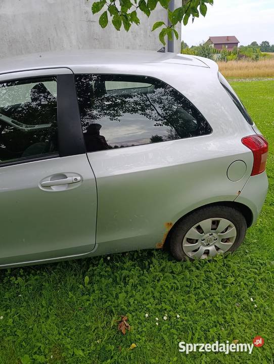 Toyota Yaris uszkodzony Rączna sprzedam