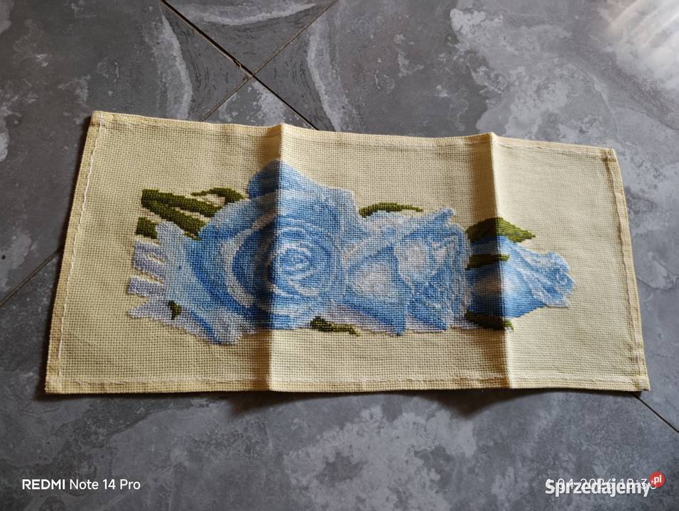 Róże wyszywane Jarnołtów