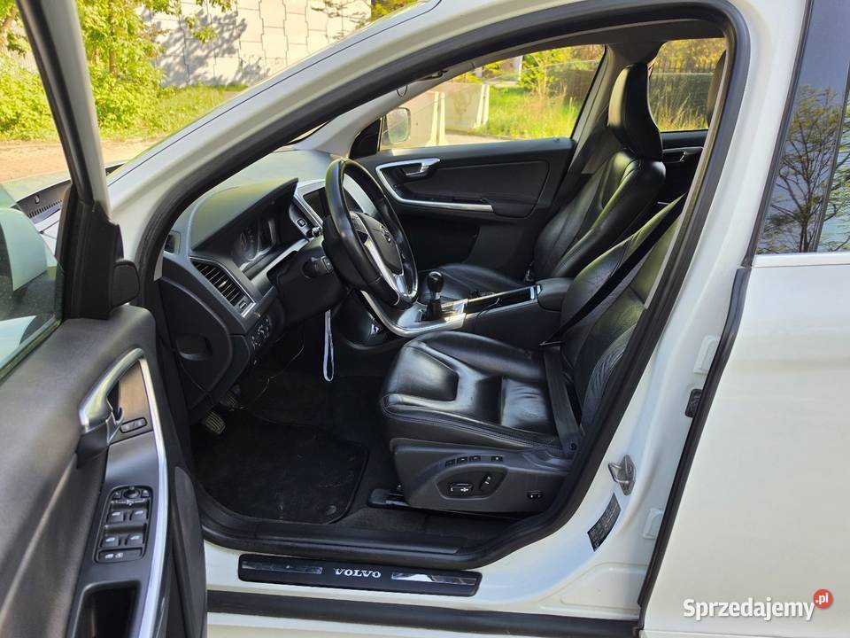 Volvo xc60 24d 4x4 144 przebieg manualna Warszawa