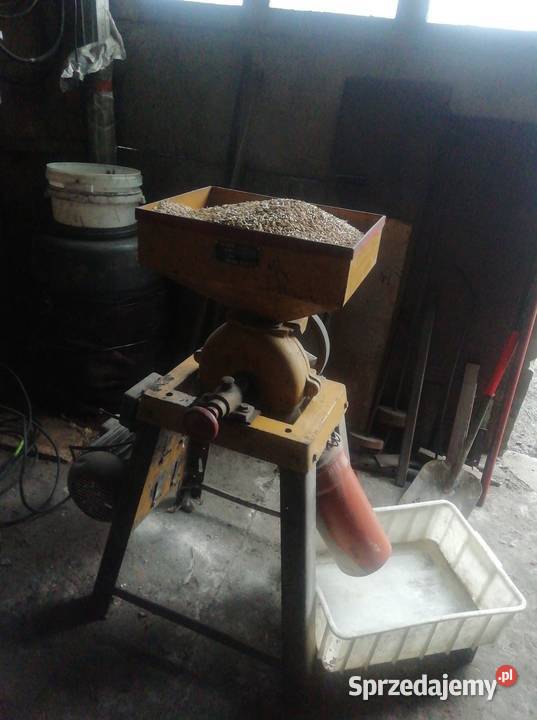 sprzedam śrutownik tarczowy mały z silnikiem 4 Maszyny rolnicze łódzkie Wręczyca
