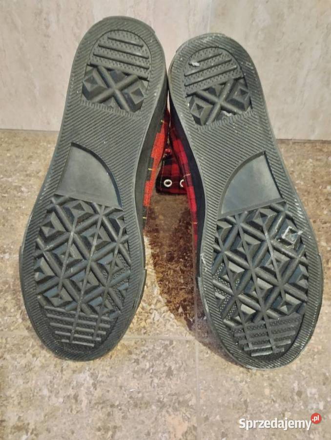 Stylowe trampki czarno czerwone długie w kratkę Piaseczno