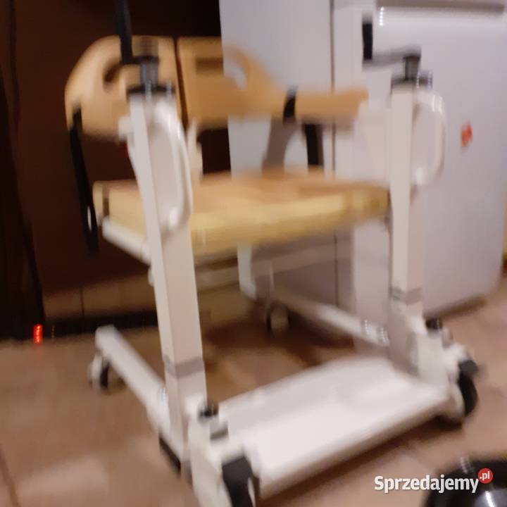 Wózek transportowy z funkcją toalety i ma