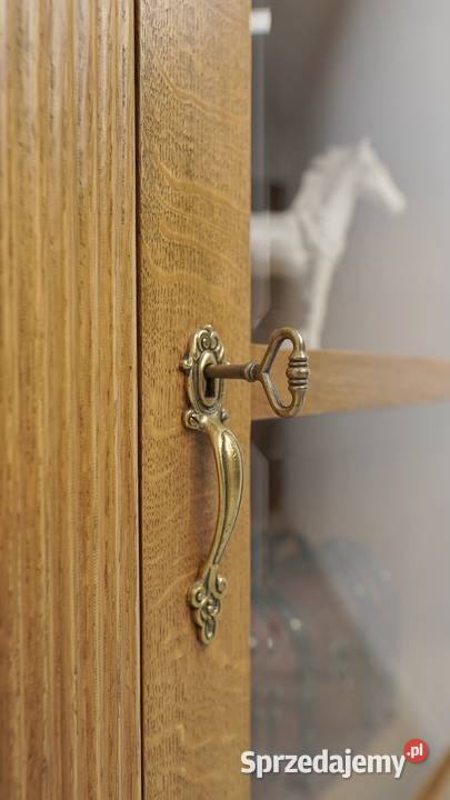 Antyczna narożna witryna z litego dębu renowacji