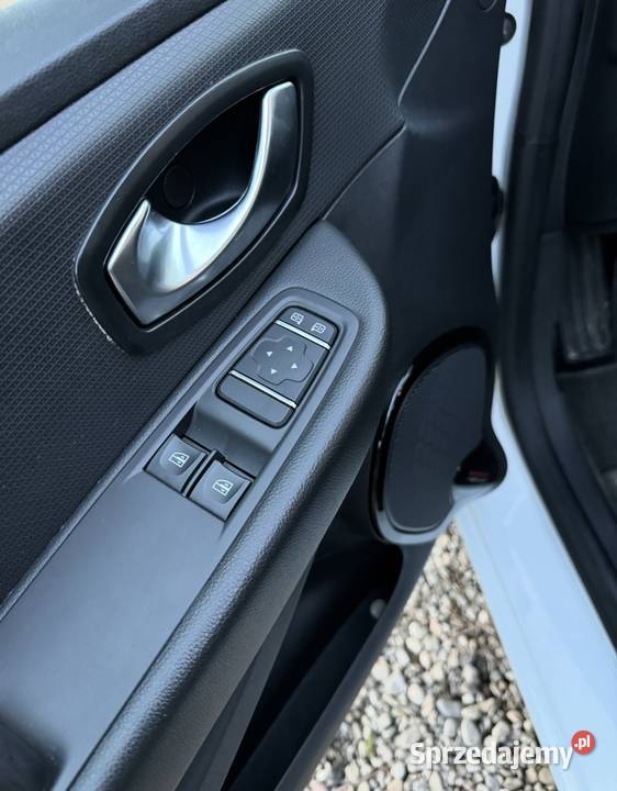 Renault ClioIV z 2018 roku z silnikiem 09 Zamieście