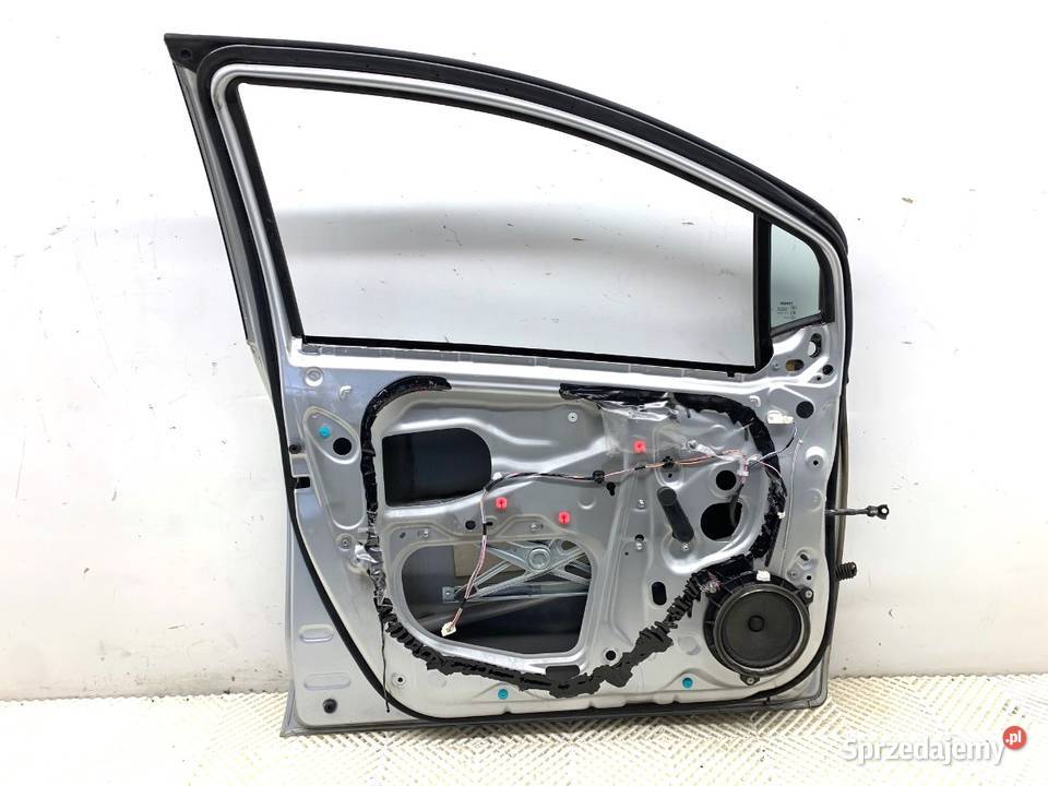 DRZWI LEWY PRZÓD TOYOTA YARIS II Hatchback 0514 sprzedam