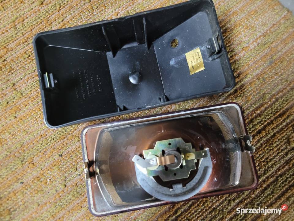 Nieużywana lampa przeciwmgielna tylna DDR Ruhla Lampy przeciwmgielne Tuszynek Majoracki