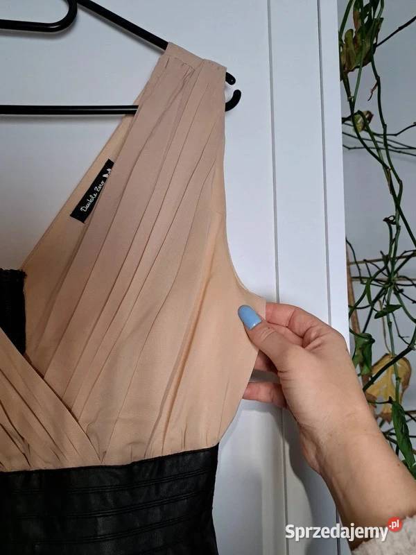 Beżowoczarna sukienka Double Zero S Trąbki Wielkie