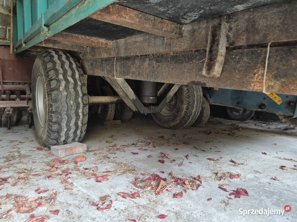 Przyczepa rolnicza transportowa z wywrotem nieuszkodzony Maszyny rolnicze Pstroszyce Drugie