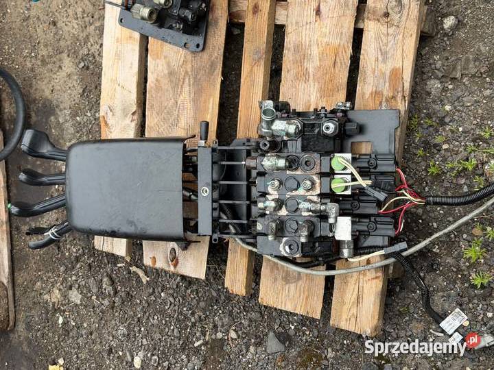 Rozdzielacz hydrauliczny czterosekcyjny hyster Antonie