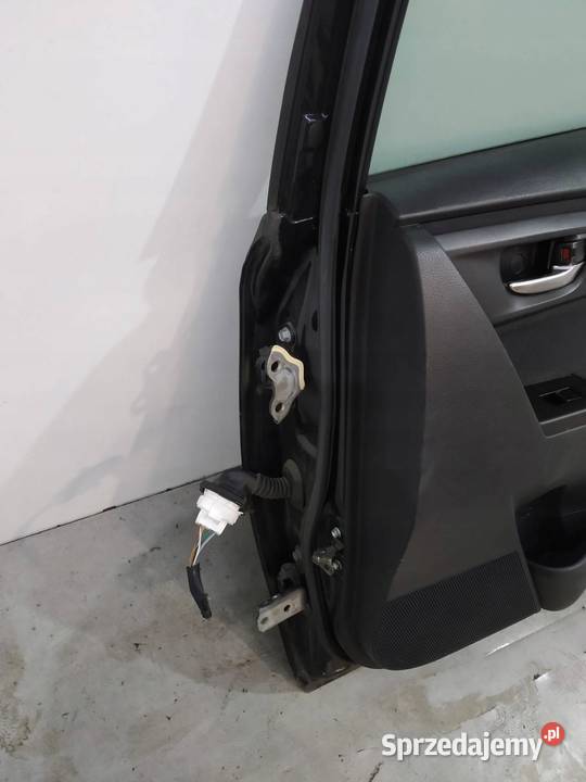 DRZWI PRAWE TYŁ KOMBI 1H2 Toyota Auris II 2012 osobowe Drzwi świętokrzyskie