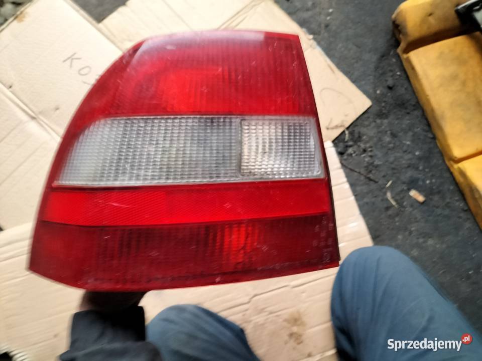 LAMPA TYLNA LEWA OPEL VECTRA B Kamień-Kolonia