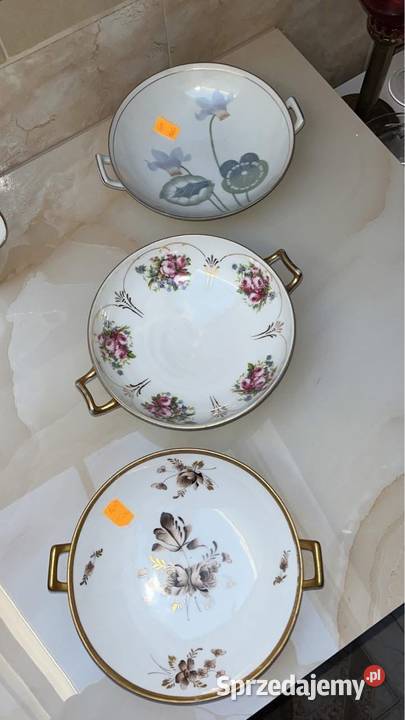 Patera różyczki w złotych kasetonach wewnątrz i Porcelana i szkło Gdańsk