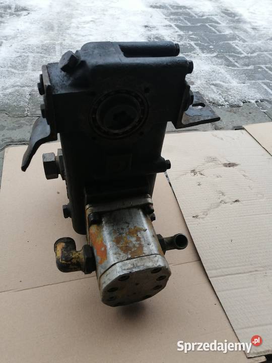 Przekładnia rozdzielcza z dwoma pompami