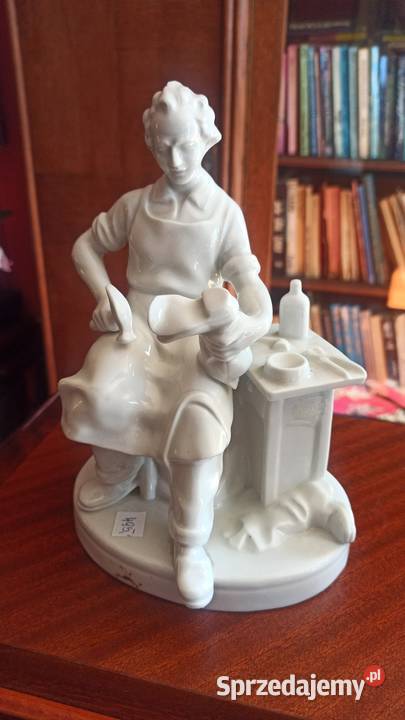Figurka szewc Biała GDR Porcelana i szkło sprzedam