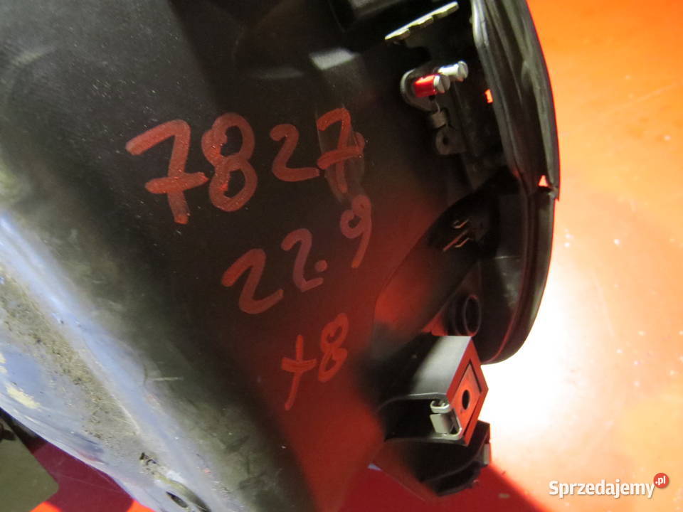 PIAGGIO X8 125 200 250 kufer schowek pod