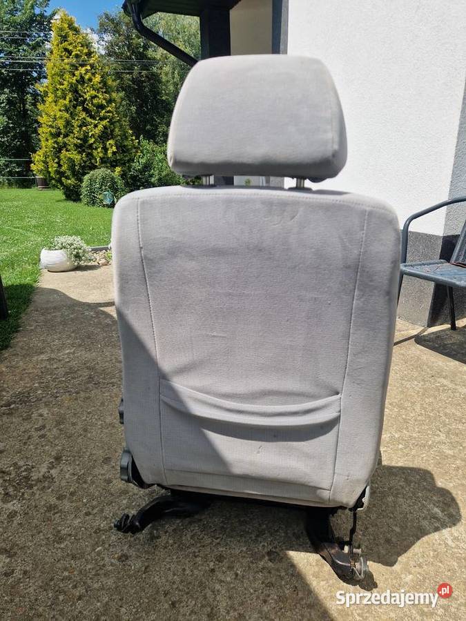 Fotel kierowcy passat B5 sedan kombi jasny welur Korzenna sprzedam
