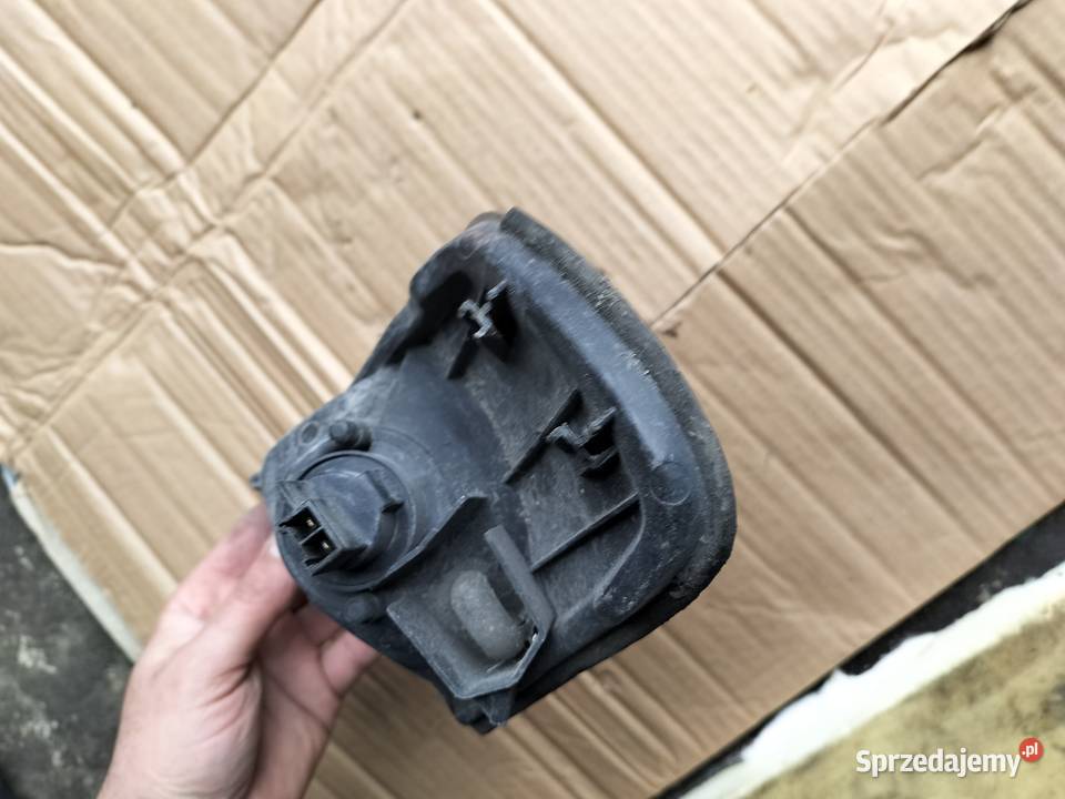 KIERUNKOWSKAZ MIGACZ LEWY Nissan Almera Kamień-Kolonia