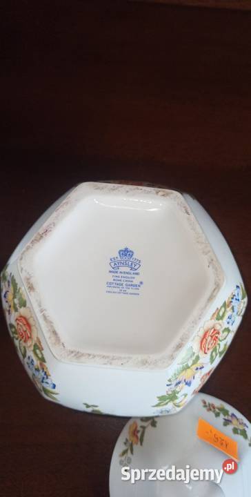 Puzderko amfora z motylkami Aynsley
Cottage Ga