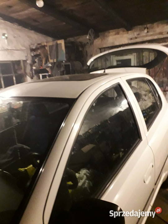 Toyota yaris 2003 uszkodzony tył benzyna Yaris Łęczyca sprzedam