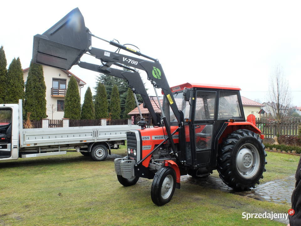 Ładowacz czołowy firmy Agrosped model V700 Poznań