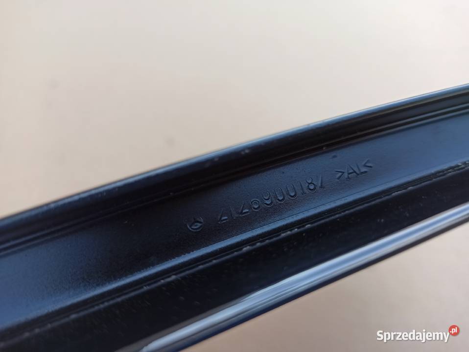 EKLASA W212 LISTWA OSŁONA DRZWI LEWY PRZÓD listwy boczne Trzciel