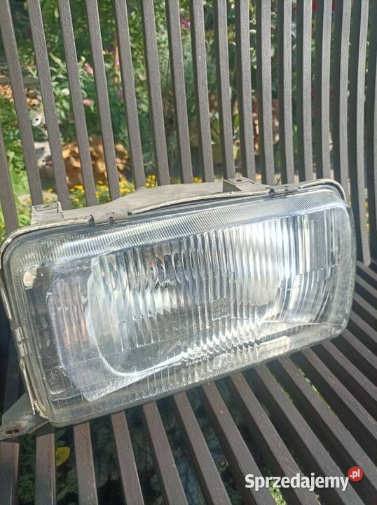 Audi 100 C2 lampa przednia prawa Płock