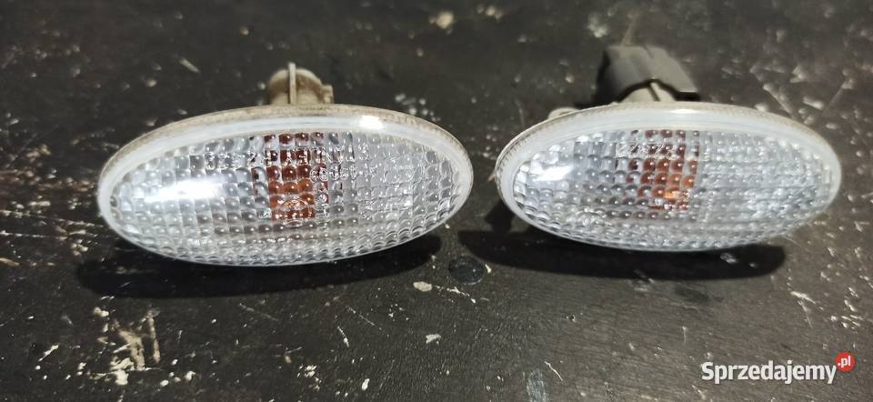 Lampy kierunkowskazu Mazda 2 Puławy sprzedam