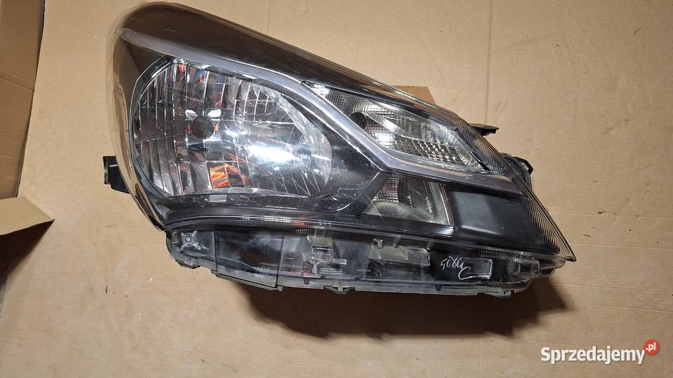 Lampa prawa przód Toyota Yaris III 3 Lift zwykła Brzesko