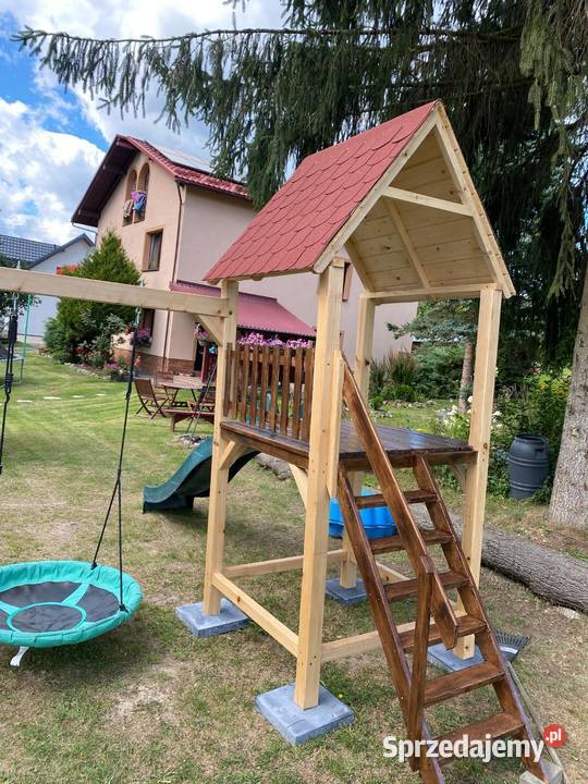 Plac zabaw domek dzieci Roztoka