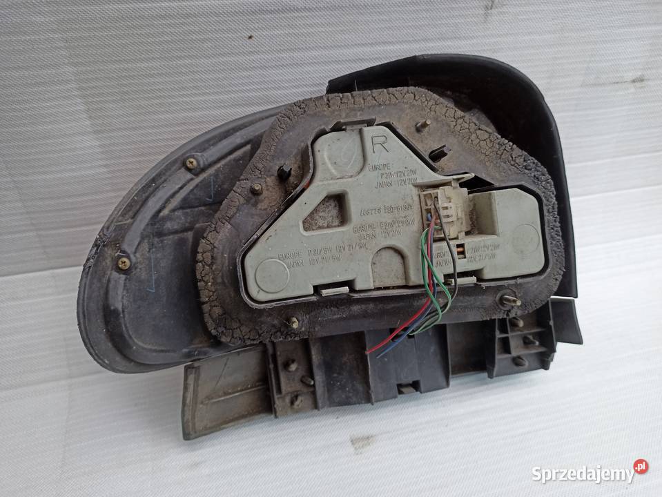 Mazda 121 lampa tył tylna prawa wkład osobowe Sieradz