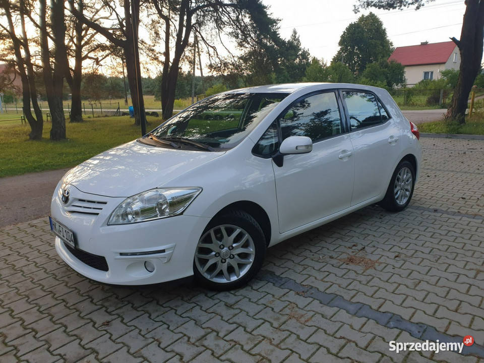 Toyota Auris 2011 r 16 Klima Ledy W Oryginale komputer pokładowy Chechło