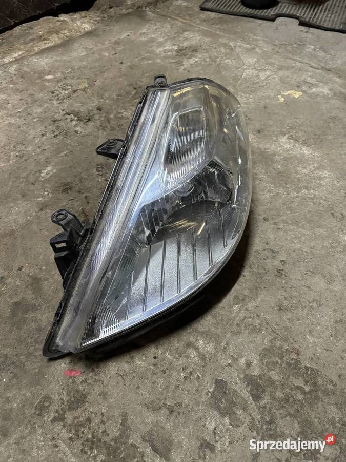 Lampa przednia Nissan Versa Zamość