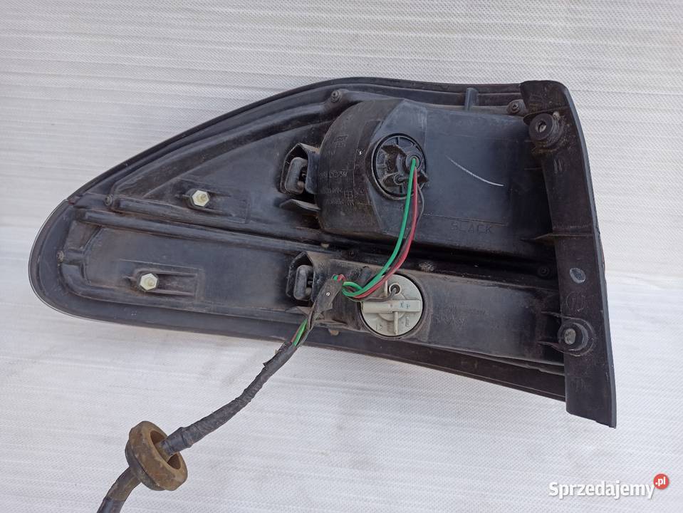 Mazda 626 GF V hatchback lampa tył tylna prawa osobowe łódzkie Sieradz sprzedam