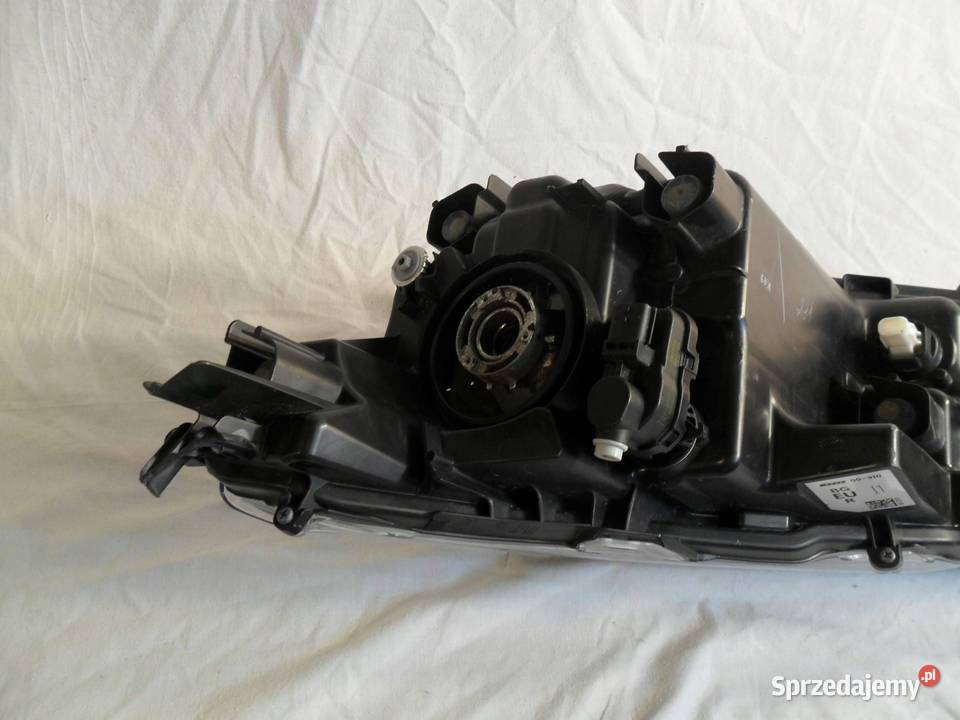 REFLEKTOR PRZÓD STRONA PRAWA TOYOTA YARIS CROSS Motoryzacja Nowy Tomyśl