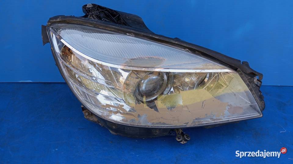 LAMPA PRAWY PRZÓD EUROPA XENON MERCEDES W204 C osobowe wielkopolskie Nowy Tomyśl