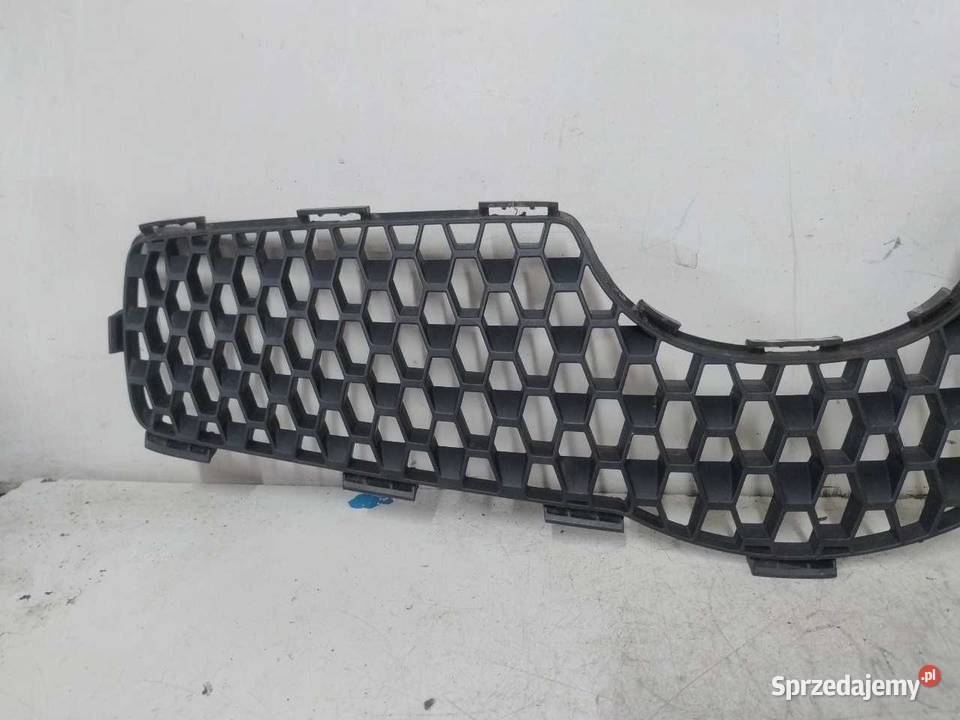 KRATKA ZDERZAKA PRZÓD TOYOTA YARIS II Listwy i nakładki