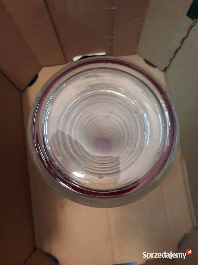 Czerwony puchar kielich Porcelana i szkło
