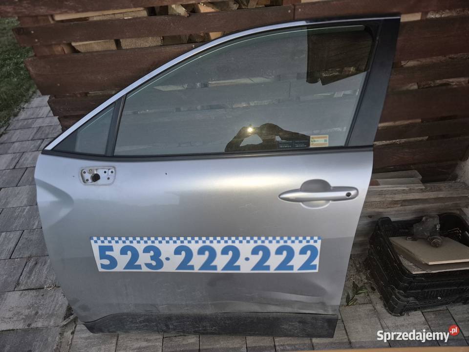 Drzwi Toyota Corolla Cross lewy przód Nekla