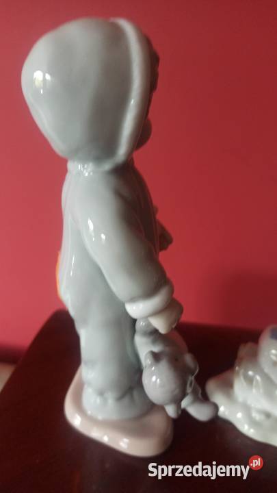 Figurka Niemowlak z Misiem Bez sygnatury pomorskie