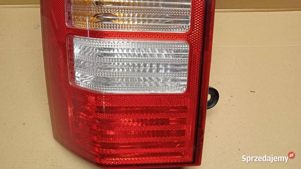 JEEP PATRIOT PK LAMPA TYŁ LEWA osobowe Światła stop Zbierkowo sprzedam