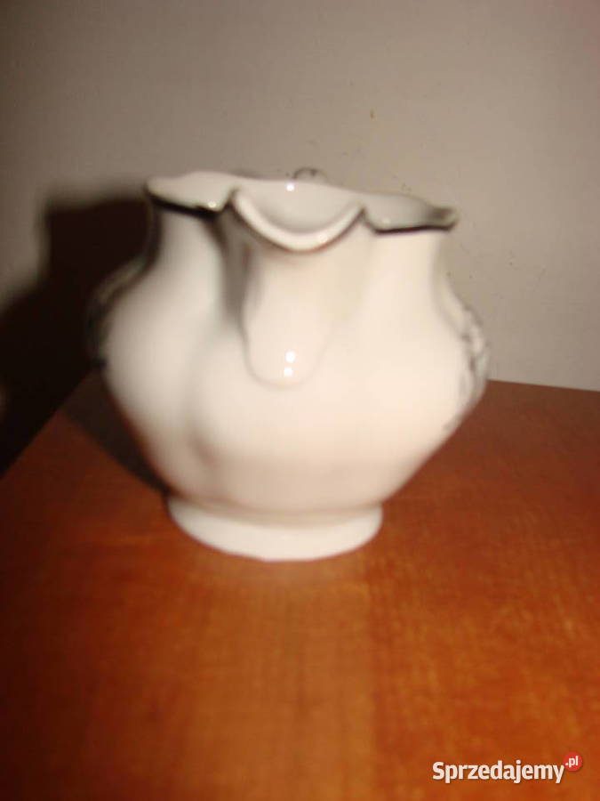 Karolina porcelanowy mlecznik PRL pomorskie