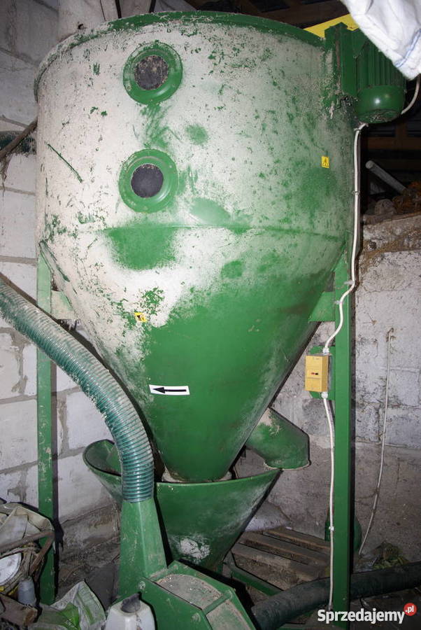 Mieszalnik pasz z śrutownikiem ssącotłoczącym Siedlce