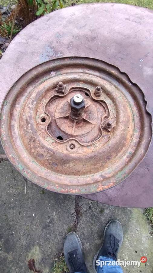 Zabytkowe koło VW Kubelwagen