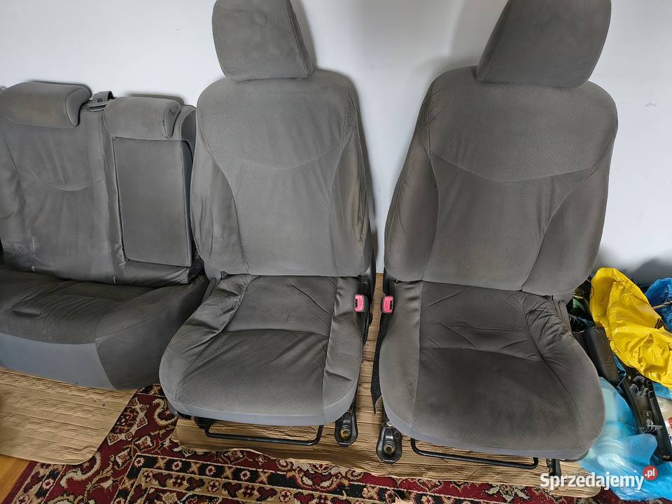 Fotele toyta Prius 3 osobowe