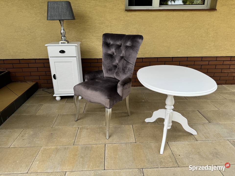 Stolik owalny biały na jednej nodze kawowy Sulbiny