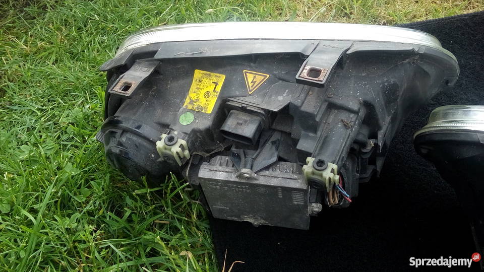 VW golf IV lampy przód xenon kapletne Sienno
