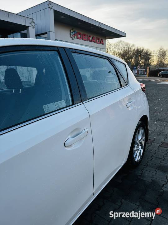Toyota Auris Hatchback 2017 HYBRID 135 PREMIUM Kraków