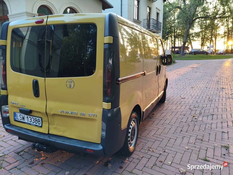 Opel Vivaro Trafic 19CDTI 100 6 bieg Klima Hak Piaski